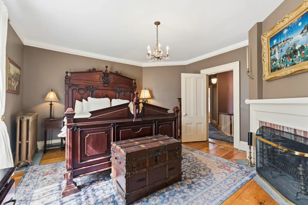 63 Federal Street Wiscasset ME 04578