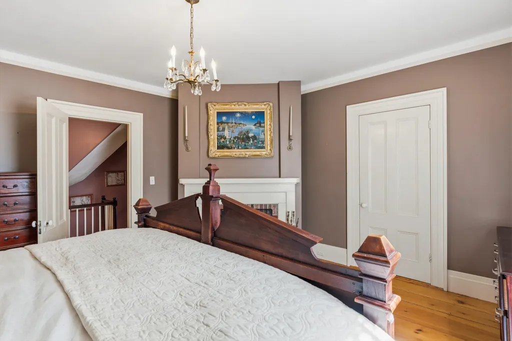 63 Federal Street Wiscasset ME 04578
