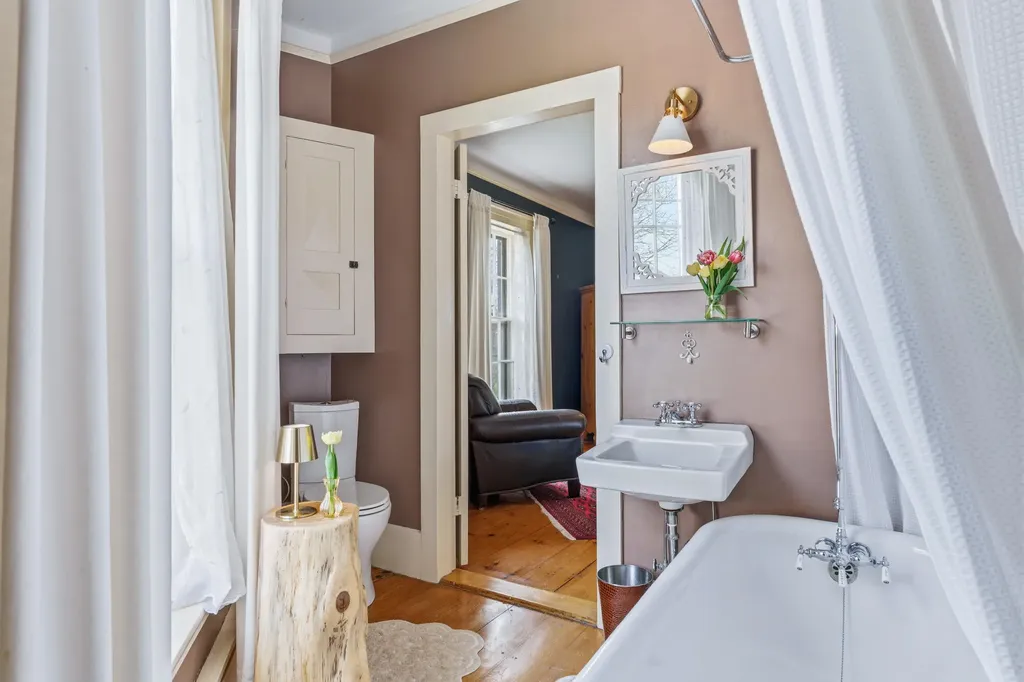 63 Federal Street Wiscasset ME 04578