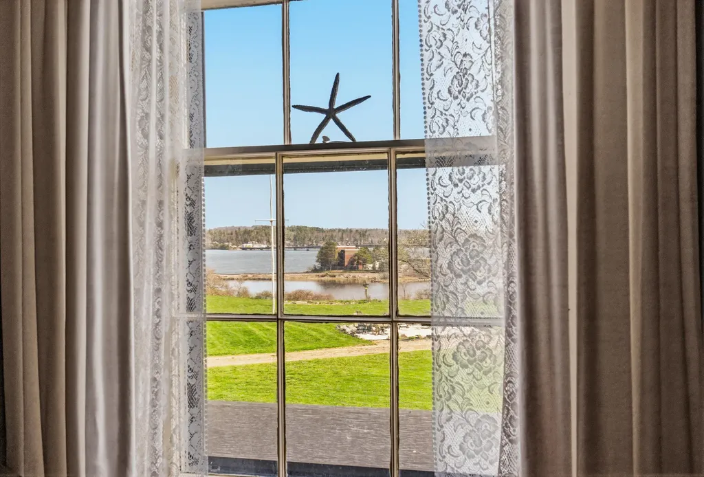 63 Federal Street Wiscasset ME 04578