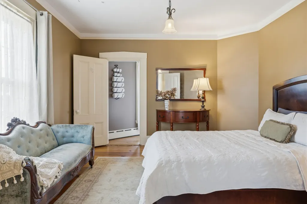 63 Federal Street Wiscasset ME 04578
