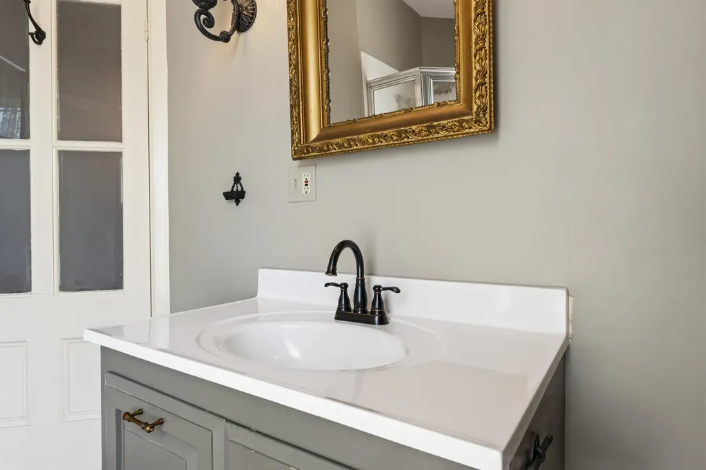 63 Federal Street Wiscasset ME 04578