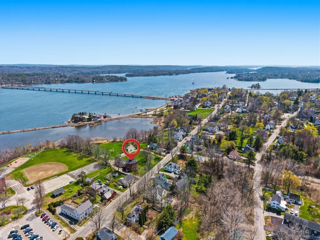 63 Federal Street Wiscasset ME 04578
