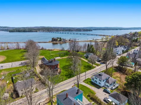 63 Federal Street Wiscasset ME 04578