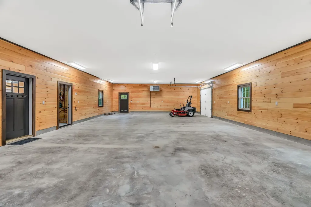 290 White Point Estates Road Lincoln ME 04457