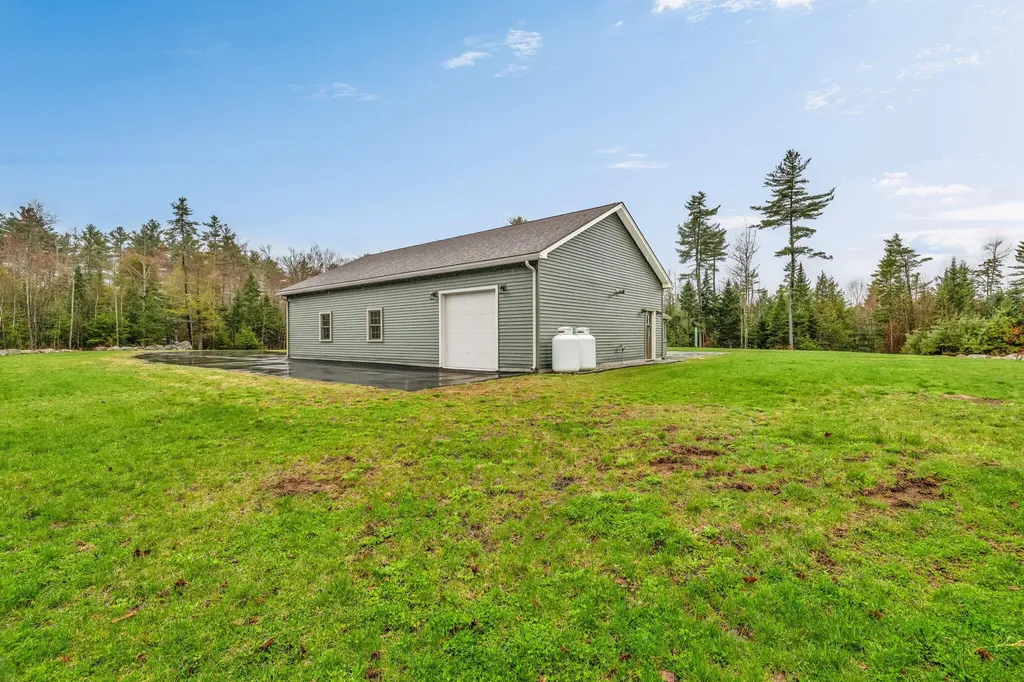 290 White Point Estates Road Lincoln ME 04457