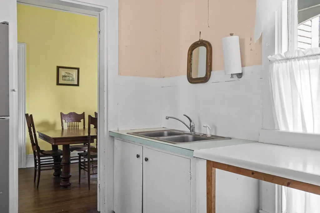 9 Grove Street Boothbay ME 04544