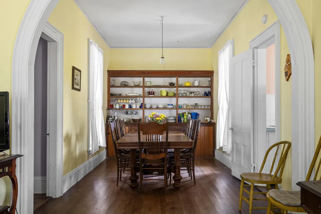 9 Grove Street Boothbay ME 04544
