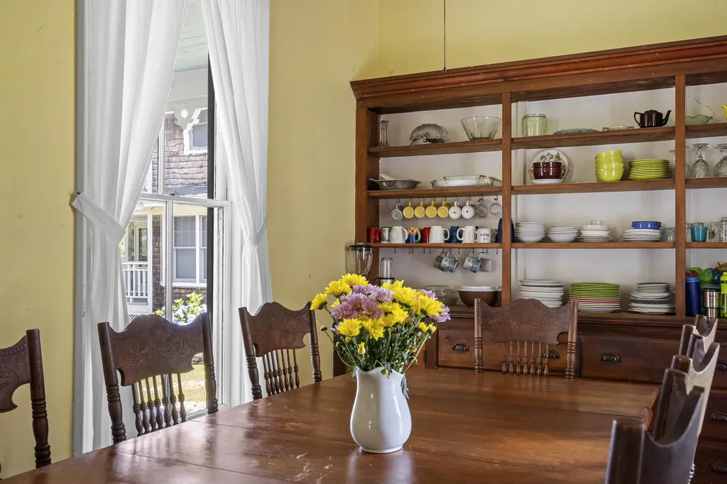 9 Grove Street Boothbay ME 04544