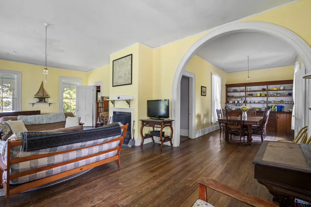 9 Grove Street Boothbay ME 04544