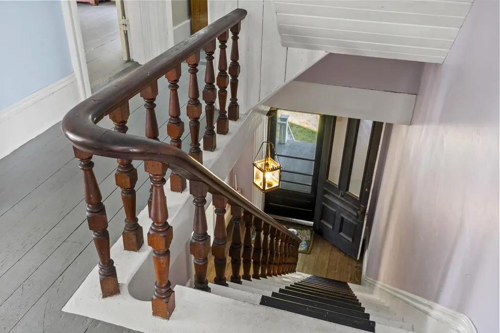 9 Grove Street Boothbay ME 04544