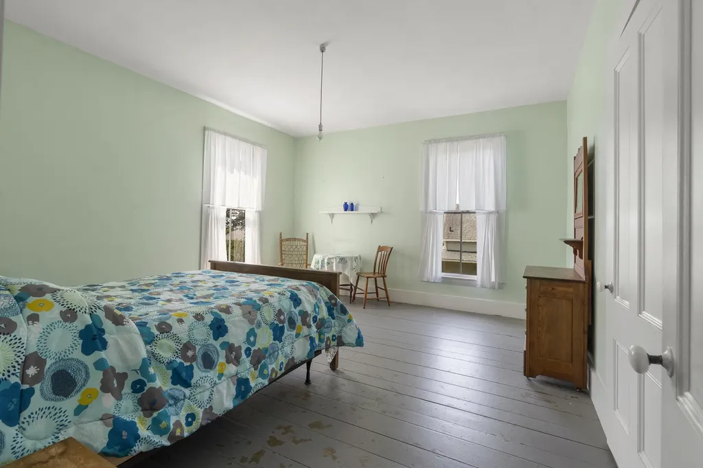 9 Grove Street Boothbay ME 04544