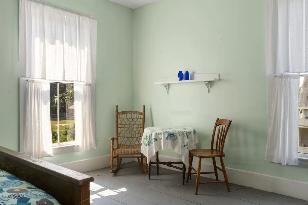 9 Grove Street Boothbay ME 04544