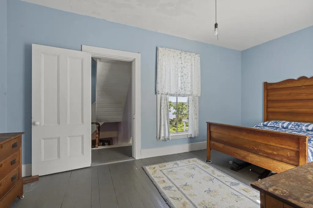9 Grove Street Boothbay ME 04544