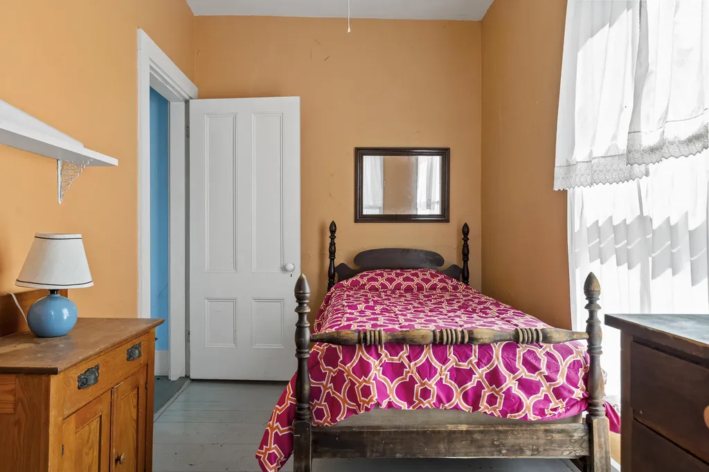 9 Grove Street Boothbay ME 04544