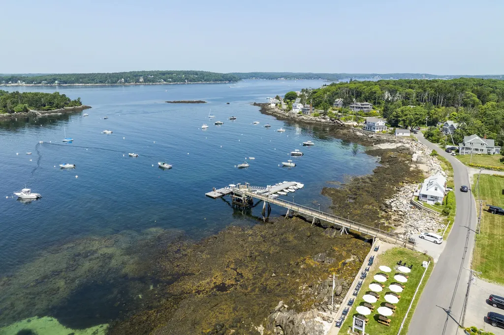 9 Grove Street Boothbay ME 04544