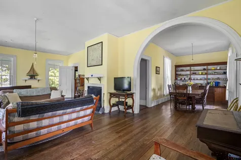 9 Grove Street Boothbay ME 04544