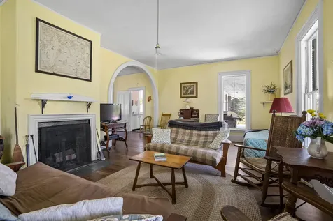 9 Grove Street Boothbay ME 04544