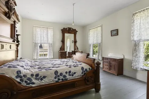 9 Grove Street Boothbay ME 04544
