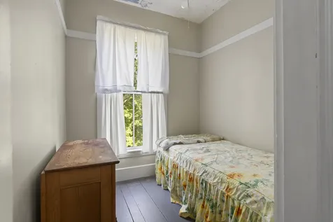 9 Grove Street Boothbay ME 04544