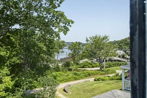 9 Grove Street Boothbay ME 04544