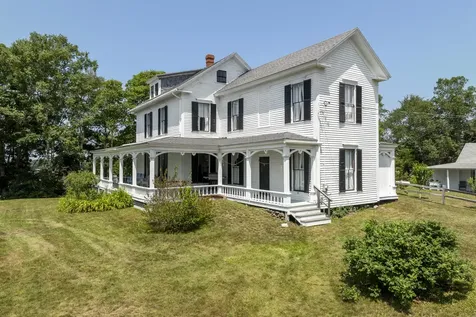 9 Grove Street Boothbay ME 04544