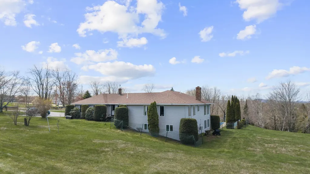74 Comins Lane Eddington ME 04428