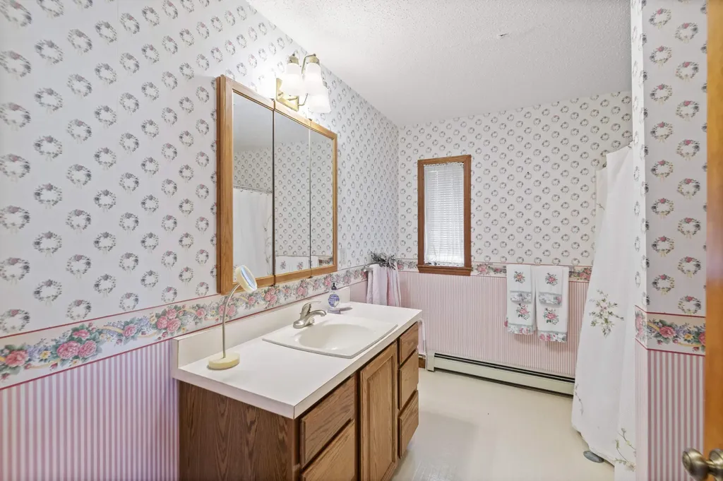 74 Comins Lane Eddington ME 04428