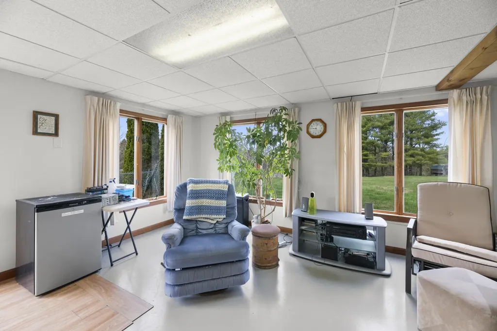 74 Comins Lane Eddington ME 04428