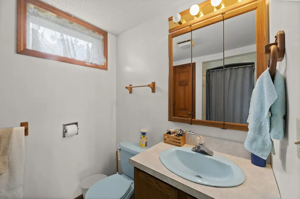 74 Comins Lane Eddington ME 04428
