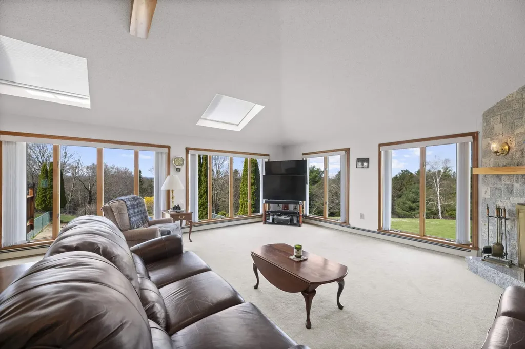 74 Comins Lane Eddington ME 04428