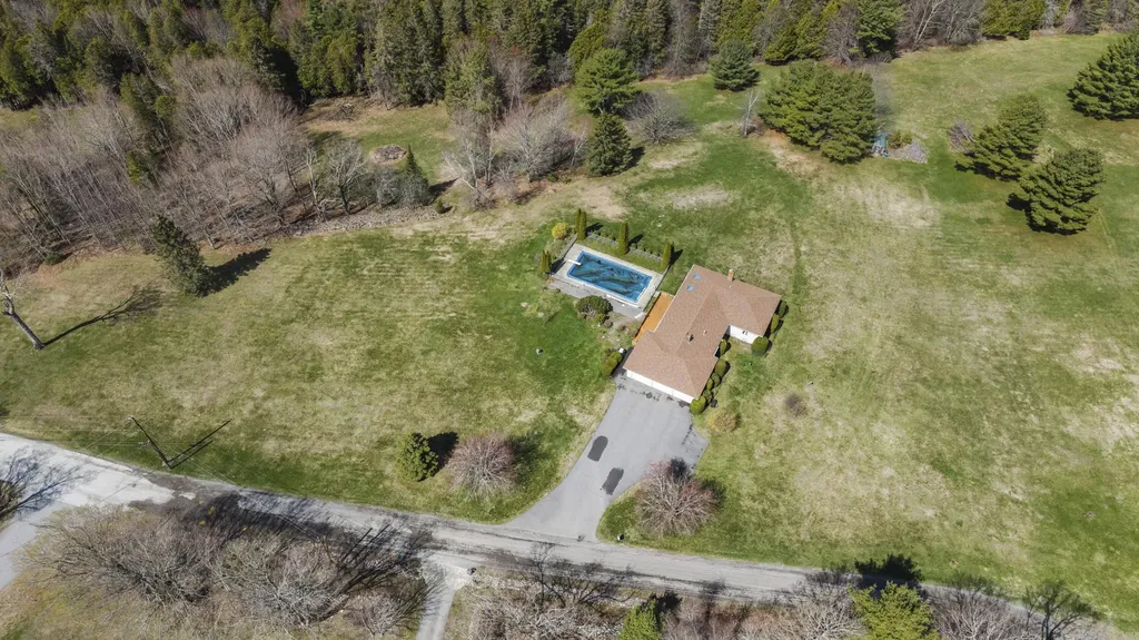 74 Comins Lane Eddington ME 04428