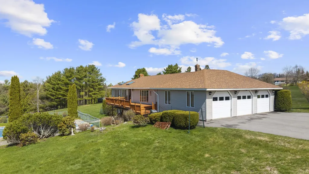 74 Comins Lane Eddington ME 04428