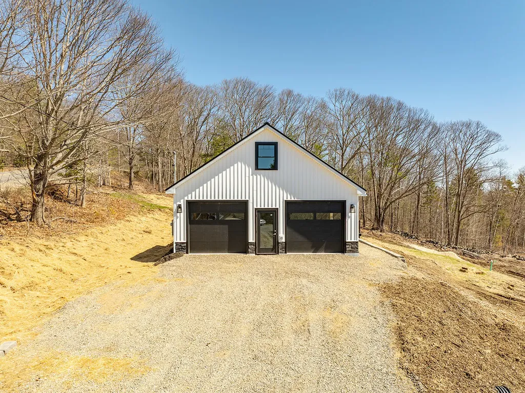 740 Pinnacle Road Liberty ME 04949