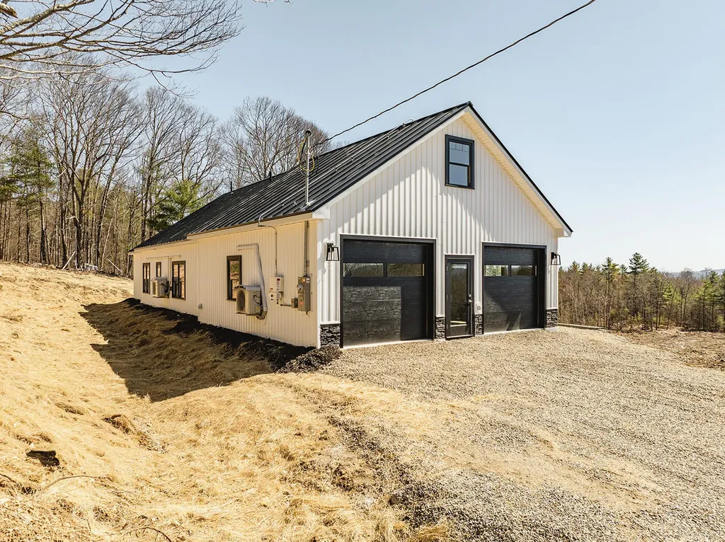 740 Pinnacle Road Liberty ME 04949