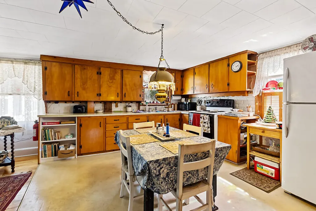 1023 Pond Road Sidney ME 04330