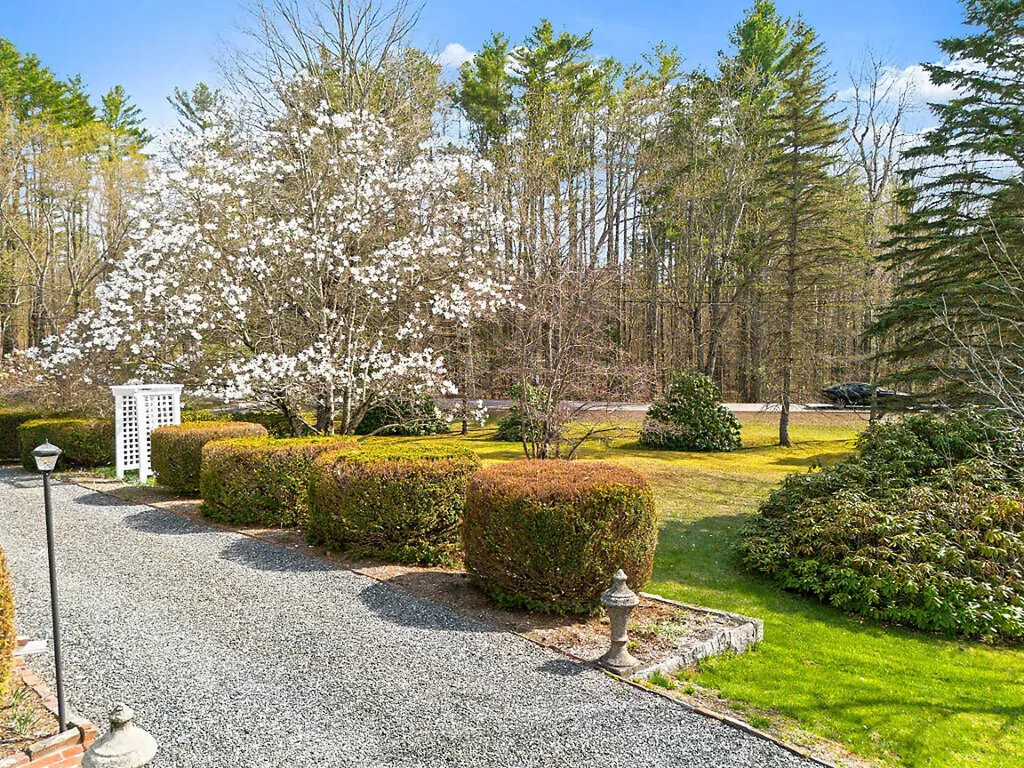 1023 Pond Road Sidney ME 04330