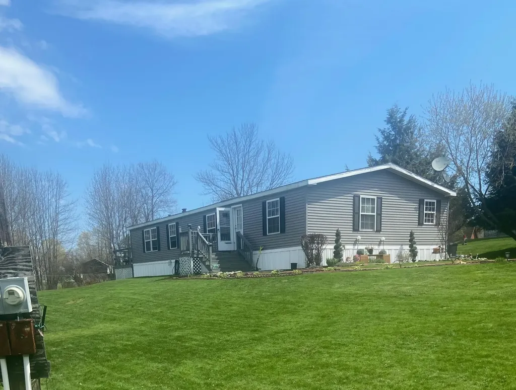 16 Averill Mobile Home Park Benton ME 04901