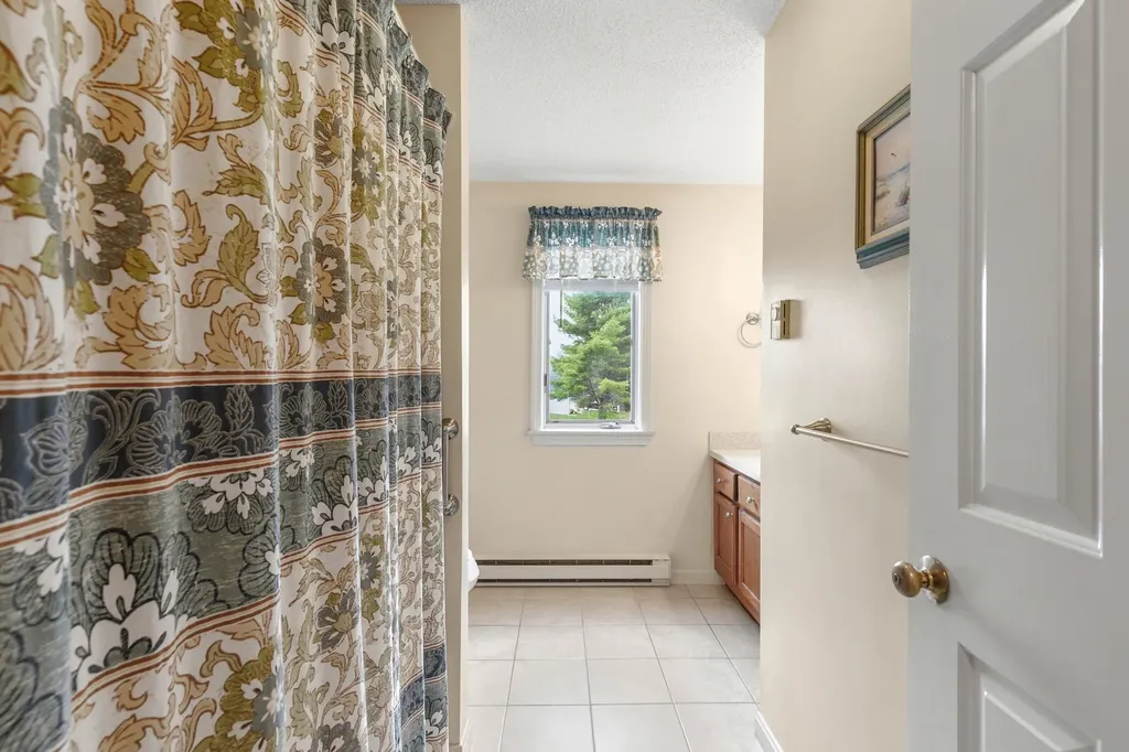 13 Colonial Way Auburn ME 04210