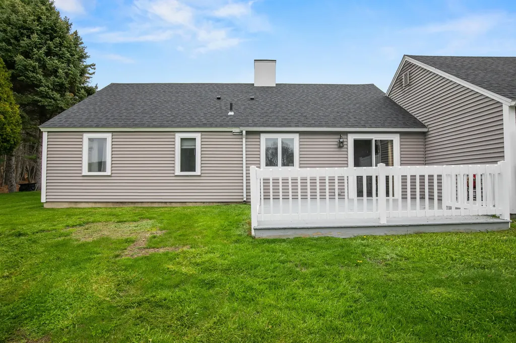 13 Colonial Way Auburn ME 04210