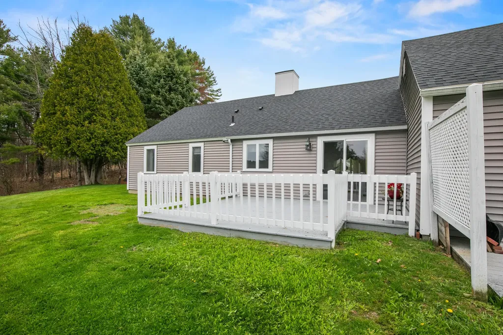 13 Colonial Way Auburn ME 04210