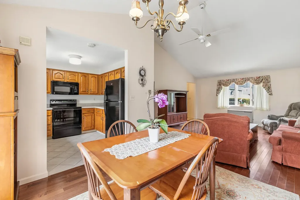 13 Colonial Way Auburn ME 04210