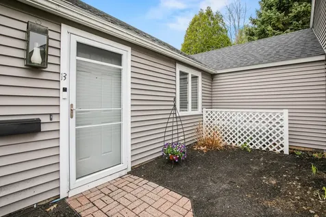 13 Colonial Way Auburn ME 04210