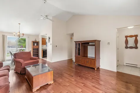 13 Colonial Way Auburn ME 04210