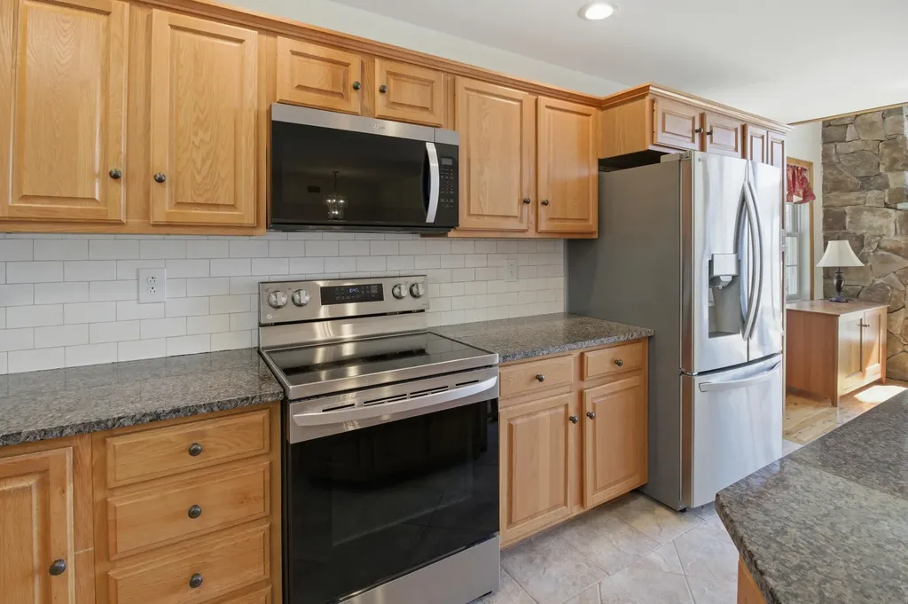 43 Hoyt Drive Monmouth ME 04259