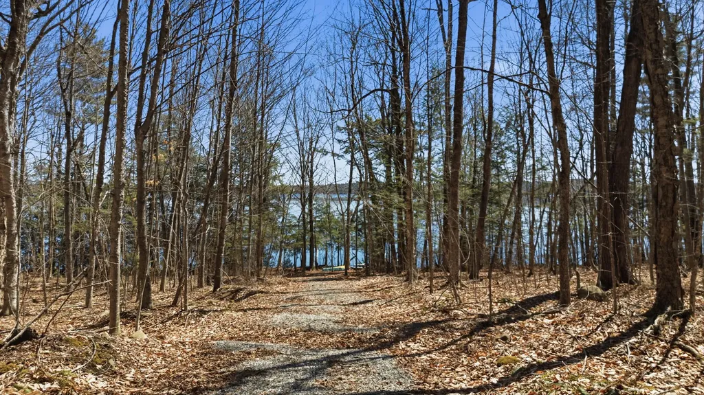 43 Hoyt Drive Monmouth ME 04259