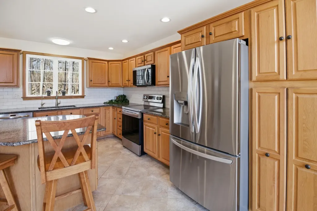 43 Hoyt Drive Monmouth ME 04259
