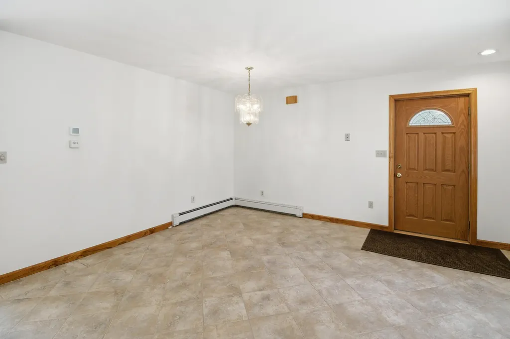 43 Hoyt Drive Monmouth ME 04259