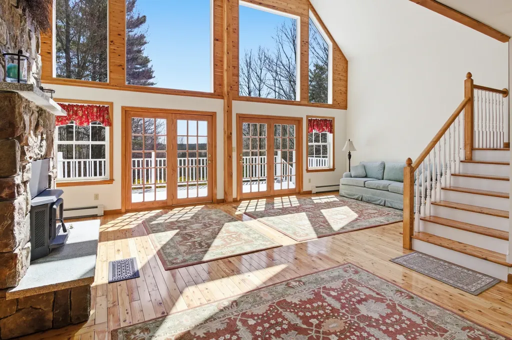 43 Hoyt Drive Monmouth ME 04259