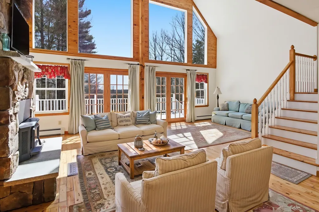 43 Hoyt Drive Monmouth ME 04259